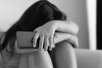 Στοιχεία σοκ για την παιδική σεξουαλική κακοποίηση στο διαδίκτυο το 2025, αύξηση ρεκόρ στις καταγγελίες