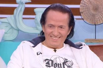 Πασχάλης: «Κι αν βάφω τα μαλλιά μου, θα σας δώσω λογαριασμό;»
