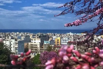 Καιρός: Ο Μάρτης έρχεται και φέρνει την άνοιξη χωρίς ισχυρές βροχές και χιόνια