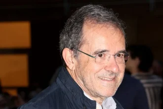 Παύλος Τσίμας: Όλα τα κρίσιμα χρόνια τα πέρασα ως εντελώς μοναχικό παιδί