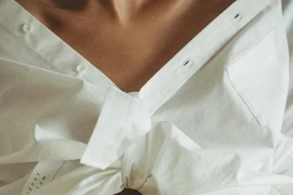 Ρετινόλη στο σώμα: Το μυστικό για πιο σφριγηλή, φωτεινή και λεία επιδερμίδα