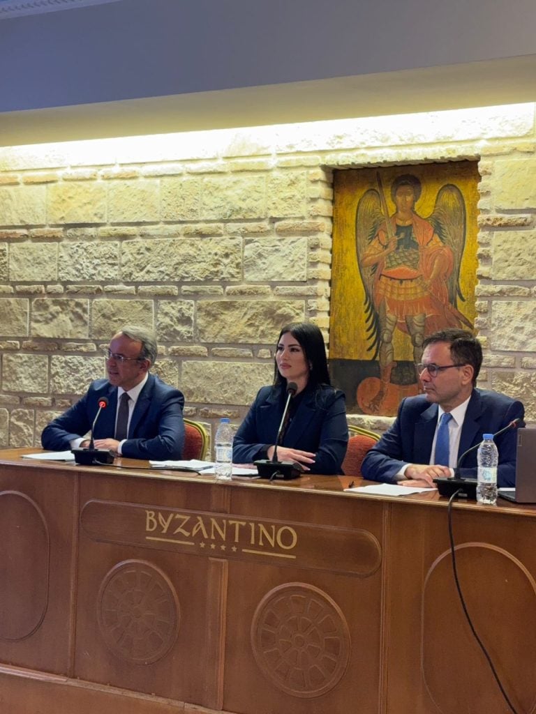 Επίσκεψη Σταϊκούρα στην Πάτρα: Συναντήσεις με θεσμικούς και παραγωγικούς φορείς και παρουσίαση του βιβλίου του Αλέξη Πατέλη (ΦΩΤΟ)