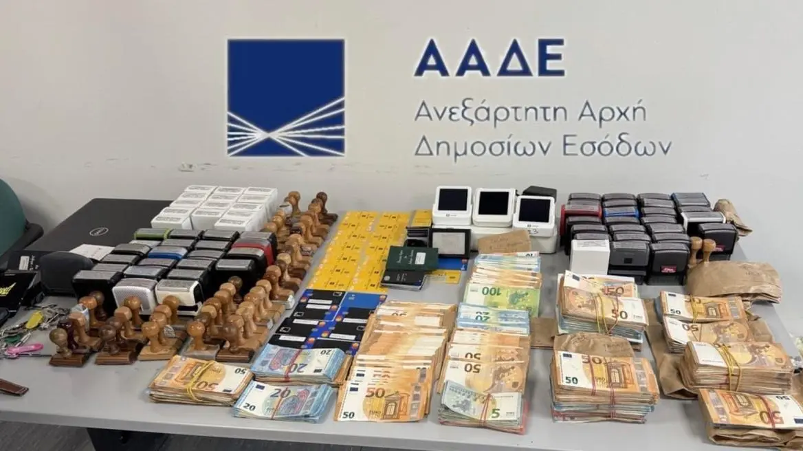 ΑΑΔΕ: Τεράστια απάτη με εκατοντάδες επιχειρήσεις-“φαντάσματα” και χρέη 43 εκατ. ευρώ - 11 συλλήψεις