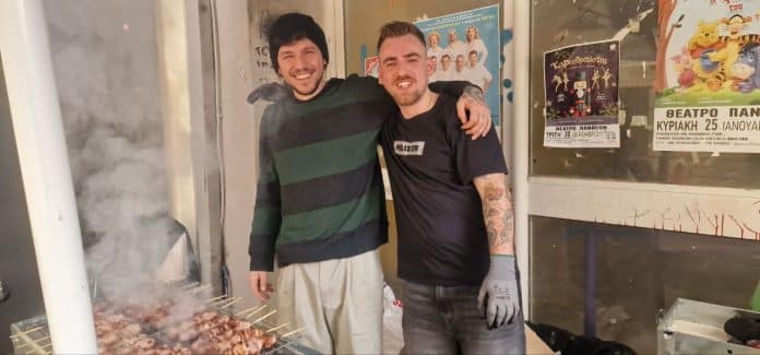 Το αδιαχώρητο στην Πάτρα για την Τσικνοπέμπτη - Ψησταριές, γλέντι και καρναβαλικά δρώμενα στους δρόμους (ΦΩΤΟ & ΒΙΝΤΕΟ)