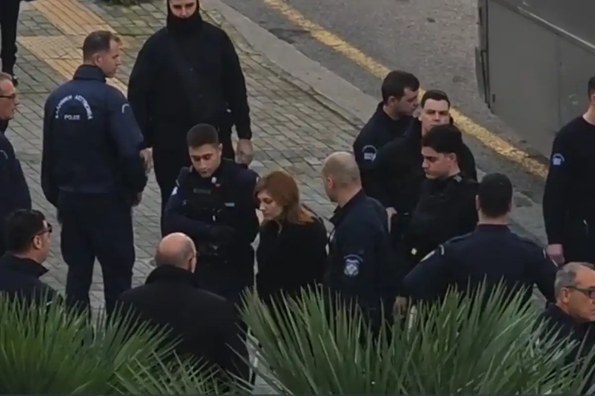 Ρούλα Πισπιρίγκου: Το αυτοάνοσο νόσημα και οι νομικές κινήσεις για πιθανό κατ’ οίκον περιορισμό με «βραχιολάκι»