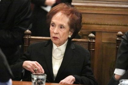 Δημοσία δαπάνη η κηδεία της Άννας Ψαρούδα - Μπενάκη