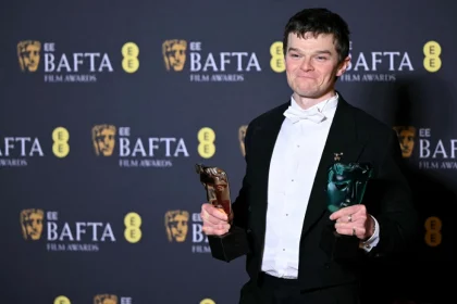 Ρόμπερτ Αραμάγιο: Ποιος είναι ο ηθοποιός που έβαλε τέλος στο νικηφόρο σερί του Τιμοτέ Σαλαμέ και κατέκτησε δύο BAFTA