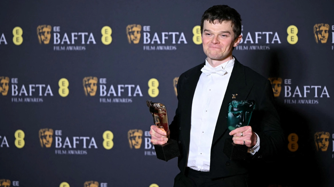 Ρόμπερτ Αραμάγιο: Ποιος είναι ο ηθοποιός που έβαλε τέλος στο νικηφόρο σερί του Τιμοτέ Σαλαμέ και κατέκτησε δύο BAFTA