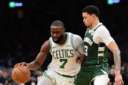 Αποτελέσματα NBA: «Κατηφόρα» για τους Μιλγουόκι Μπακς, οι Νιου Γιορκ Νικς «λύγισαν» τους Λος Άντζελες Λέικερς