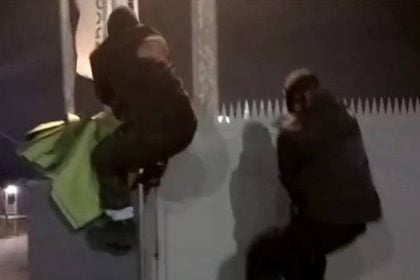 Βιολάντα: Επίθεση του Ρουβίκωνα με βαριοπούλες στα κεντρικά γραφεία της εταιρίας ΒΙΝΤΕΟ