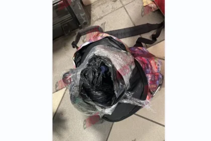 Συλλαλητήριο για τα Τέμπη: Προσαγωγές και συλλήψεις στο κέντρο της Αθήνας – Εντοπίστηκαν τσάντες με μολότοφ σε στοά