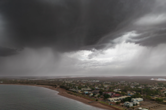 Αυστραλία: Ο κυκλώνας «Μίτσελ» αναπτύσσει ταχύτητα 200 χιλιομέτρων την ώρα