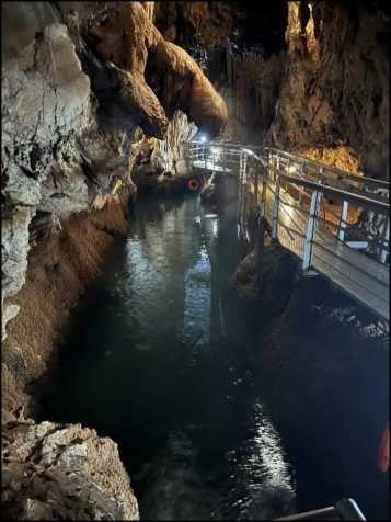 Καλάβρυτα: Γεμίζουν σταδιακά οι λίμνες στο σπήλαιο των Λιμνών