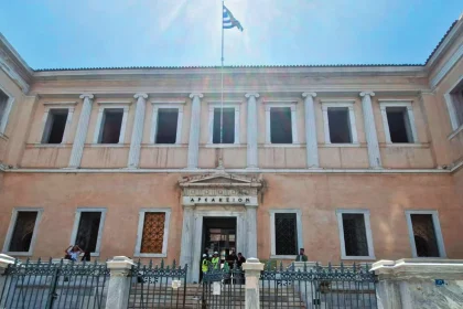 Τελεσίδικο όχι από το ΣτΕ στην επαναφορά 13ου και 14ου μισθού