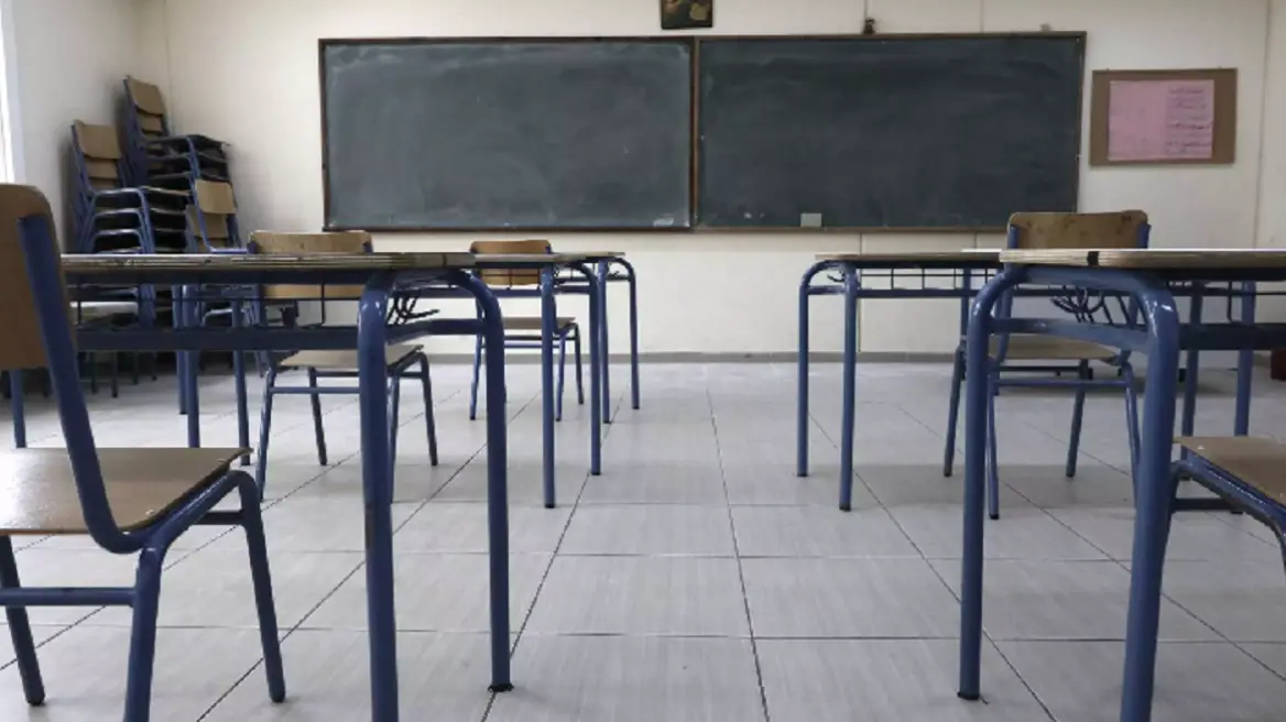 Τρικαλινή γιαγιά προσήχθη γιατί επιτέθηκε στον διευθυντή του σχολείου του εγγονού της, επειδή δεν της άρεσαν οι βαθμοί