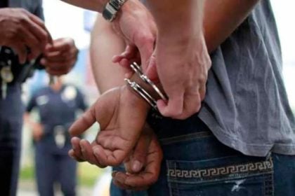 Πάτρα: Θρασύτατο δίδυμο έκλεψε γυναίκες και ξαναμπήκε στο σπίτι τους!