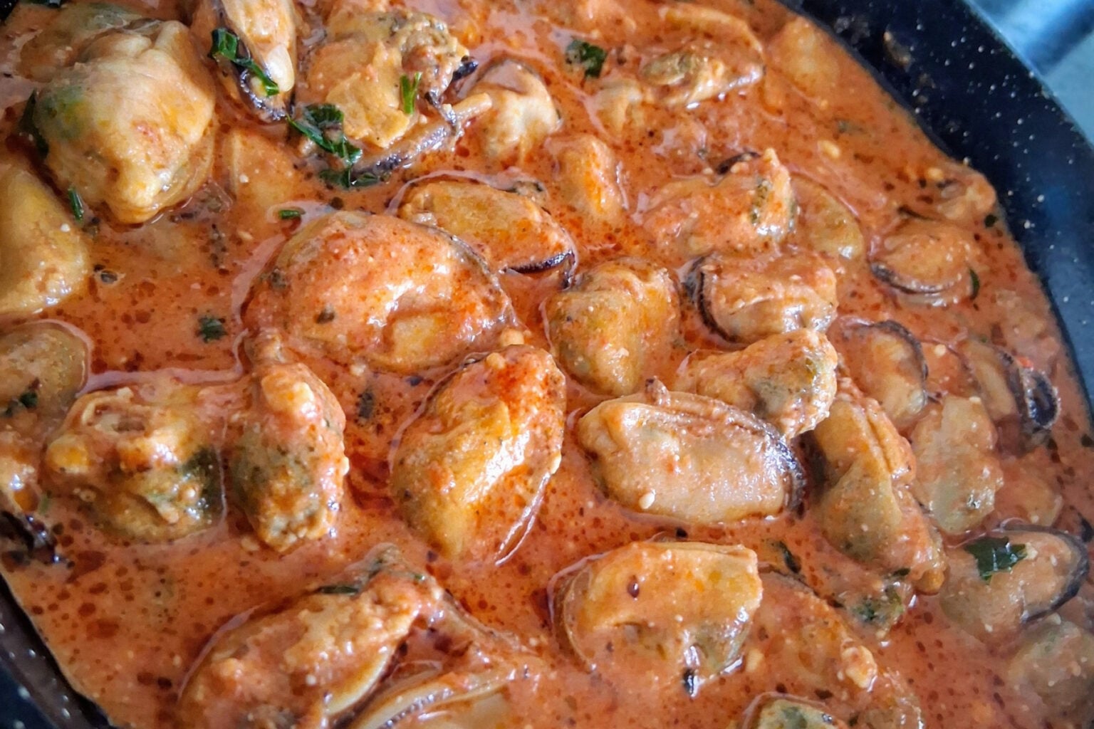 Πικάντικο σαγανάκι με μύδια