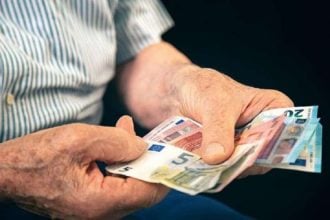 Συντάξεις: Οι ημερομηνίες πληρωμής – Πώς γίνεται ο διαχωρισμός μεταξύ μισθωτών και μη μισθωτών