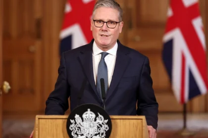 Στάρμερ: Βρετανικά αεροσκάφη επιχειρούν στη Μέση Ανατολή στο πλαίσιο αμυντικών αποστολών