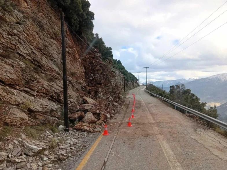 Κακοκαιρία - Πάτρα: Ζητήθηκε η εκκένωση σπιτιού, εξαιτίας της κατολίσθησης