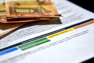 Ρεύμα: Αλλάζουν ξανά τα χρώματα στα τιμολόγια