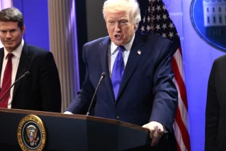 Τραμπ για Ανώτατο Δικαστήριο ΗΠΑ: Γελοία, ηλίθια και πολύ πολωτική σε διεθνές επίπεδο η απόφασή τους για τους δασμούς