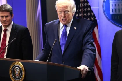 Τραμπ για Ανώτατο Δικαστήριο ΗΠΑ: Γελοία, ηλίθια και πολύ πολωτική σε διεθνές επίπεδο η απόφασή τους για τους δασμούς