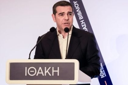 Τσίπρας από Λάρισα: «Εσείς λέτε βγες μπροστά, εγώ απαντώ τώρα είναι η ώρα του μαζί»
