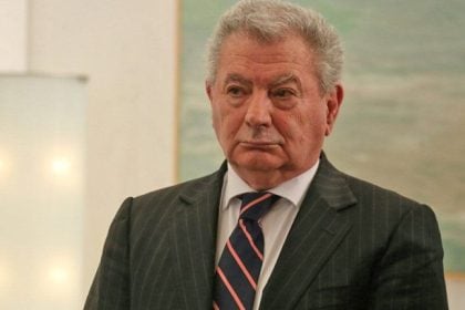 Δίκη Βαλυράκη: Μάρτυρας άλλαξε την κατάθεσή του και υποστήριξε πως είδε ταχύπλοο δίπλα στο φουσκωτό του ιστορικού στελέχους του ΠΑΣΟΚ