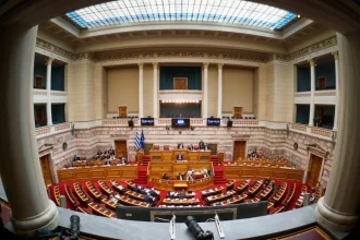 Αντίστροφη μέτρηση για τη Συνταγματική Αναθεώρηση: Οι αλλαγές για υπουργούς, ΑΕΙ, Δημόσιο και το «στοίχημα» της συναίνεσης