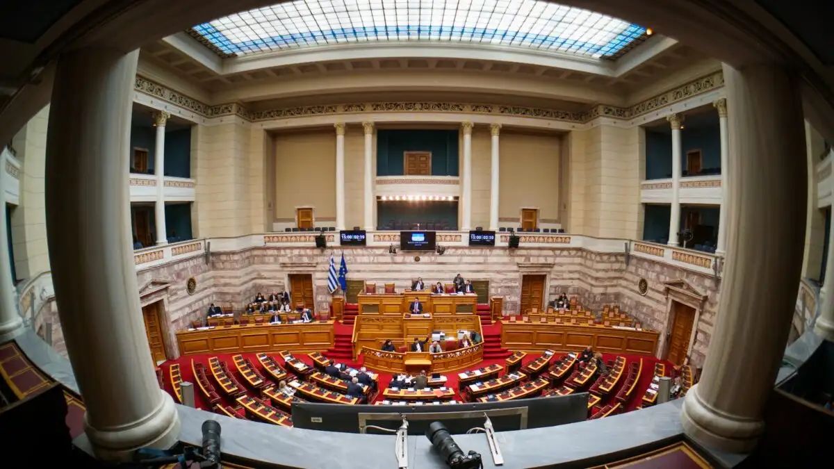 Αντίστροφη μέτρηση για τη Συνταγματική Αναθεώρηση: Οι αλλαγές για υπουργούς, ΑΕΙ, Δημόσιο και το «στοίχημα» της συναίνεσης