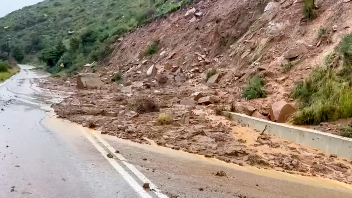 Διακοπή κυκλοφορίας στη Γέφυρα Νέδας εξαιτίας πτώσης βράχων