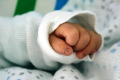 Πάτρα - Βρέφος πέντε μηνών με μηνιγγίτιδα στη ΜΕΘ - Ηλιάδης: Ύπουλο μικρόβιο, πρέπει να περιμένουμε