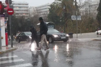 Καιρός: Με βροχές και πτώση θερμοκρασίας αρχίζει η εβδομάδα - Στο επίκεντρο η Δυτική Ελλάδα