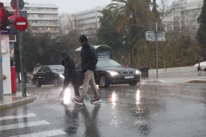 Καιρός: Με βροχές και πτώση θερμοκρασίας αρχίζει η εβδομάδα - Στο επίκεντρο η Δυτική Ελλάδα