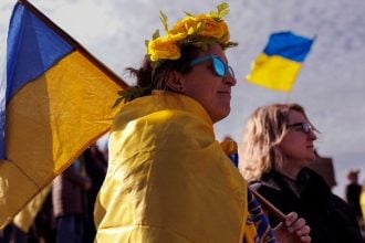 Πόλεμος στην Ουκρανία-4η έπετειος: Μια ζωή παγιδευμένη σε διασταυρούμενα πυρά