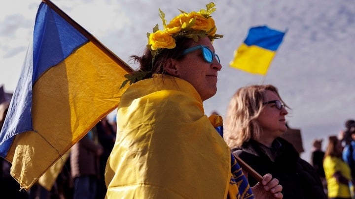 Πόλεμος στην Ουκρανία-4η έπετειος: Μια ζωή παγιδευμένη σε διασταυρούμενα πυρά