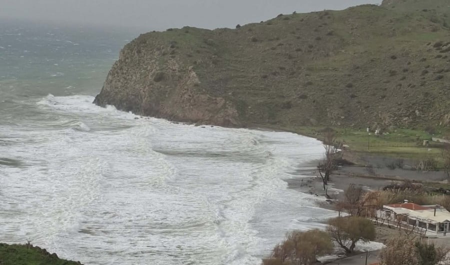 Χίος: Θυελλώδεις άνεμοι με ριπές 10 μποφόρ πλήττουν από το πρωί το νησί