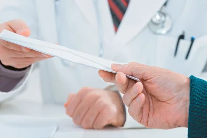 Γιατρός του Ιπποκράτειου που καταδικάστηκε για φακελάκι: Έπρεπε να τον αφήσω να πεθάνει, αντί να μου πουν κι ευχαριστώ με κατηγορούν