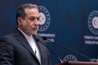 Ο Χαμενεΐ είναι ζωντανός, λέει ο Ιρανός ΥΠΕΞ: «Mission impossible» η αλλαγή του καθεστώτος, το μήνυμά του στον Τραμπ