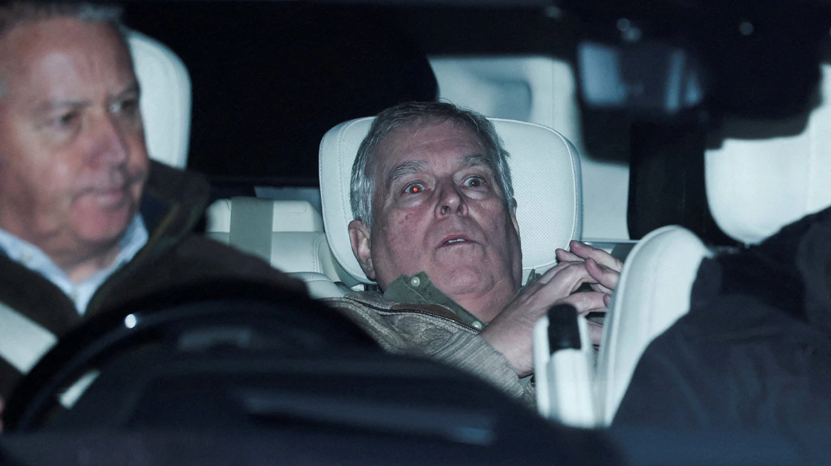 Αφέθηκε ελεύθερος ο Άντριου - Σοκαρισμένος φεύγει από το Τμήμα ο έκπτωτος πρίγκιπας