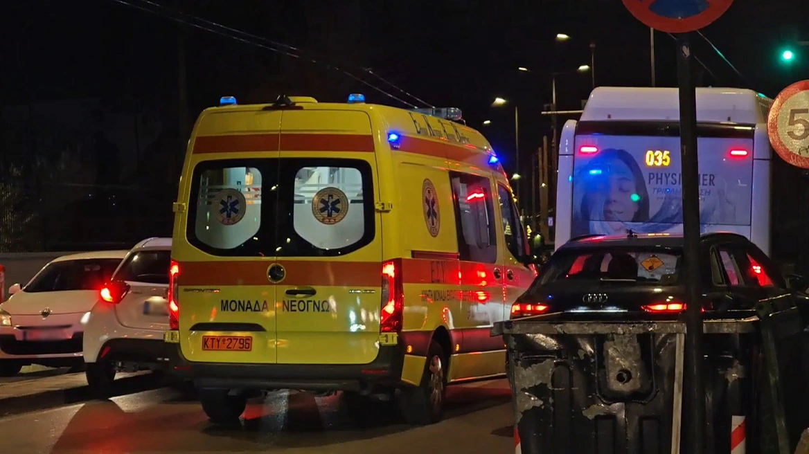 Χωρίς τις αισθήσεις του έβγαλαν κοριτσάκι 2 ετών από σιντριβάνι στην Καλλιθέα, μεταφέρθηκε στο νοσοκομείο