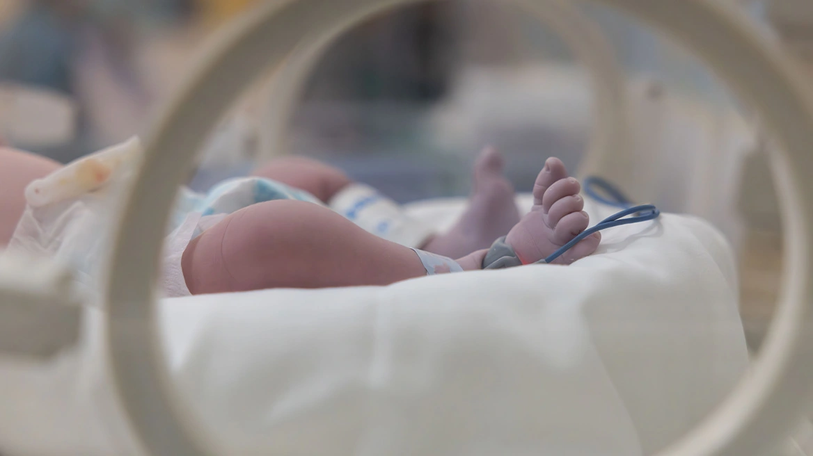 Ζάκυνθος: «Το παιδί μου ζει από θαύμα, δεν γνωρίζω προσωπικά την παιδίατρο» - Τί λέει η μητέρα του βρέφους που νοσηλεύεται με μηνιγγίτιδα στην Πάτρα