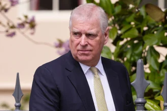 Αντιμέτωπος ακόμη και με ισόβια ο έκπτωτος πρίγκιπας Άντριου που τον συνέλαβαν μέσα στο σπίτι του για την υπόθεση Επστάιν