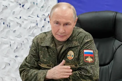 Απειλές Πούτιν στην 4η επέτειο του πολέμου στην Ουκρανία: Αν μας ωθήσουν στα άκρα, θα το μετανιώσουν