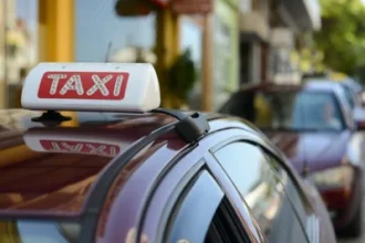 Πάτρα: Οδηγούσε το ταξί χωρίς δίπλωμα!