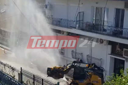 Πάτρα: "Σιντριβάνι" ο δρόμος στην Αρόη – Το νερό έφτασε μέχρι τον 2ο όροφο (ΦΩΤΟ & ΒΙΝΤΕΟ)