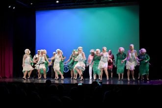 Οι ΣΦήΓΚΕΣ έκλεψαν τις εντυπώσεις στην πρεμιέρα του «Μερικοί το προτιμούν… Ξανθό» - Με ενθουσιασμό και θερμό χειροκρότημα η υποδοχή από το κοινό