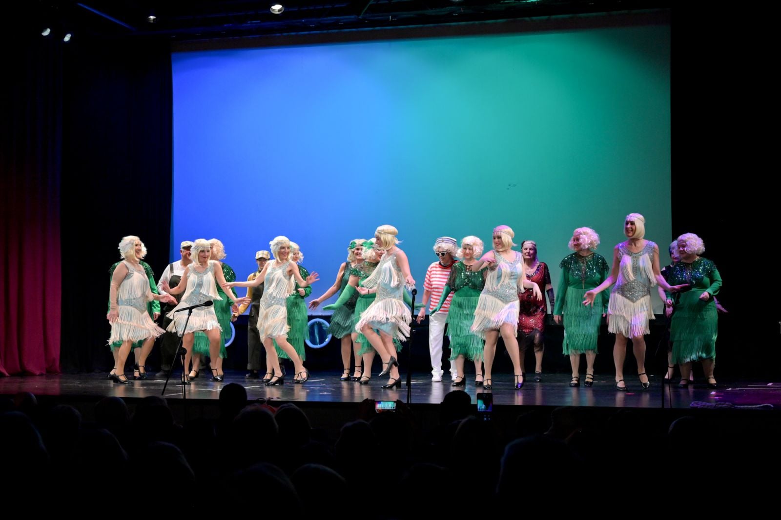 Οι ΣΦήΓΚΕΣ έκλεψαν τις εντυπώσεις στην πρεμιέρα του «Μερικοί το προτιμούν… Ξανθό» - Με ενθουσιασμό και θερμό χειροκρότημα η υποδοχή από το κοινό