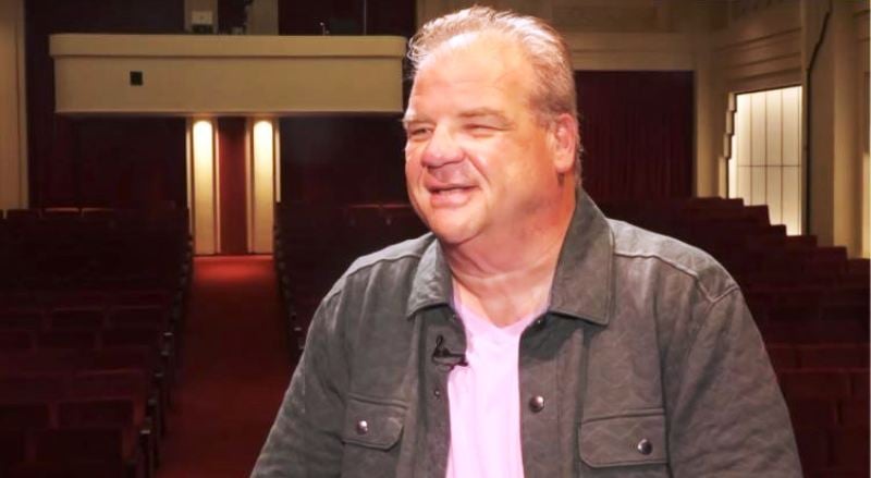 Angelo Tsarouchas: «Ο κόσμος γελάει με τις ιστορίες που ταυτίζεται»